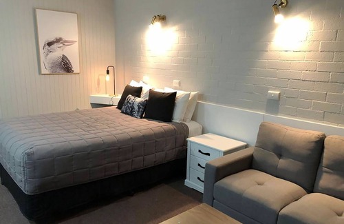 West Wyalong Hotel | Country Roads Motor Inn