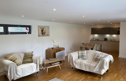 Elham Apartment | Countryside Annex- Sleeps 2, Free Parking & Garden