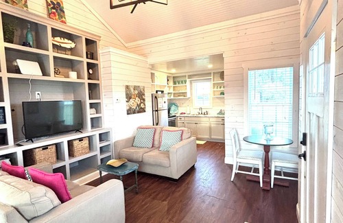 Hartsfield Cottage | Countryside Cottage in Moultrie!