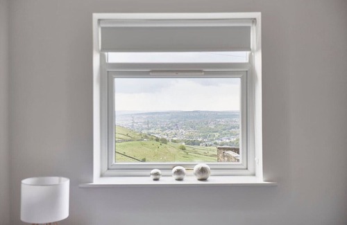 Ogden House | Countryside Views | Garden | Pets + Family | 50"TV