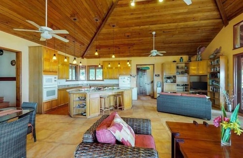 First Bight Villa | Couple Suite Far Tortuga @ First Bight, Roatan