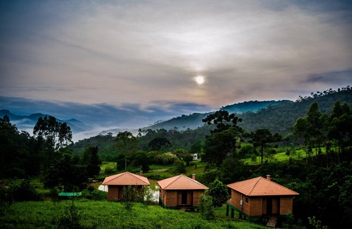 Passa Vinte Ski Chalet | Couples cottage with whirlpool and fireplace