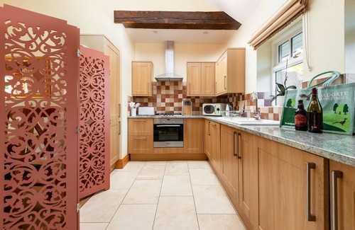 Beverley Cottage | Courtyard 2 bedrooms - sleeps 5-6 guests in 2 bedrooms