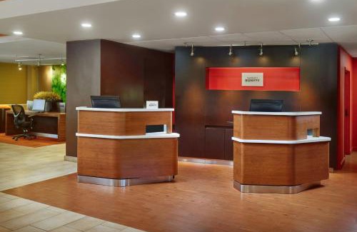 Highlands - Perkins Hotel | Courtyard by Marriott Baton Rouge Acadian Centre/LSU Area