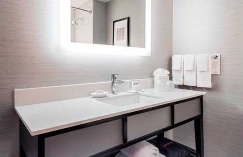 Coolidge Corner South Side Hotel | Courtyard by Marriott Boston Brookline