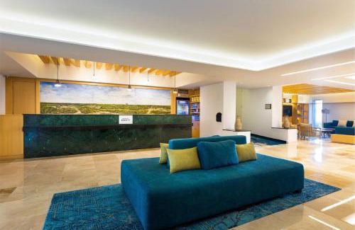 Alfredo V. Bonfil Hotel | Courtyard by Marriott Cancun Airport