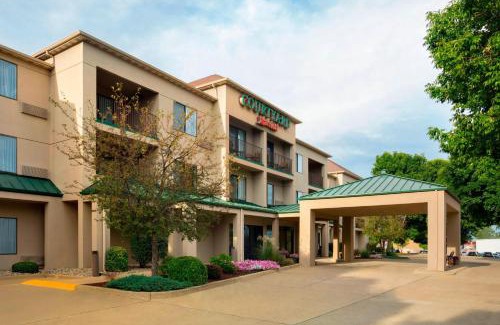 Champaign Hotel | Courtyard by Marriott Champaign