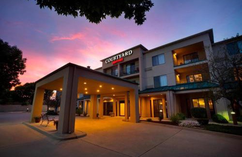 Champaign Hotel | Courtyard by Marriott Champaign