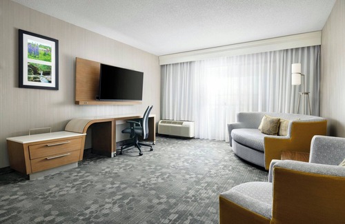 Concord Hotel | Courtyard by Marriott Concord