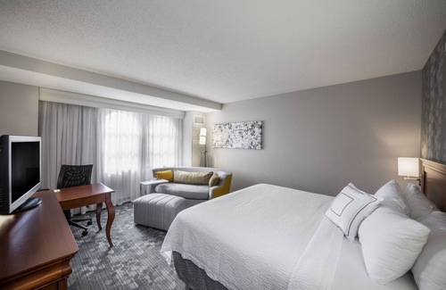 Downtown Hotel | Courtyard by Marriott Norfolk Downtown