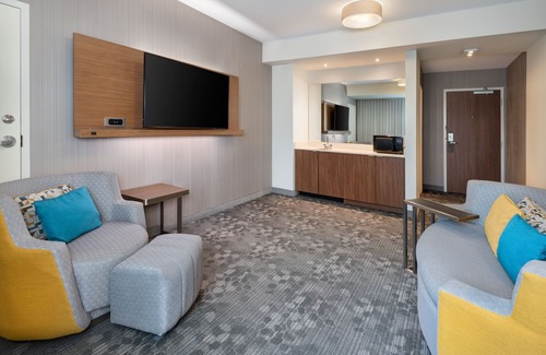 Alpharetta Hotel | Courtyard by Marriott Atlanta Alpharetta/Avalon Area