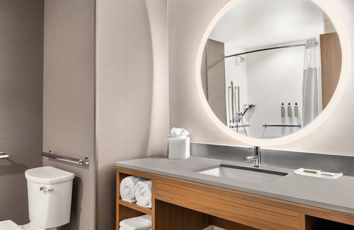 Brookfield Hotel | Courtyard by Marriott Milwaukee Brookfield at Poplar Creek