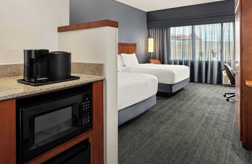 Maple Grove Hotel | Courtyard by Marriott Minneapolis Maple Grove/Arbor Lakes
