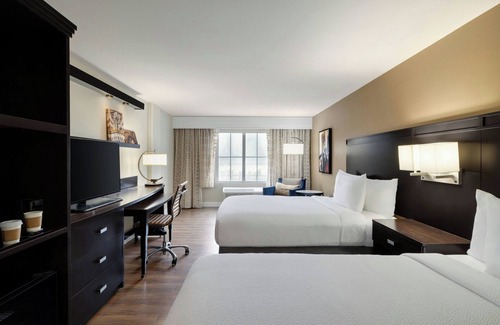 Ansonborough Hotel | Courtyard Charleston Historic District