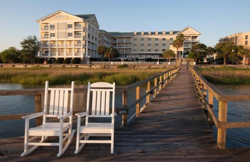 Downtown Charleston Hotel | Courtyard Charleston Waterfront