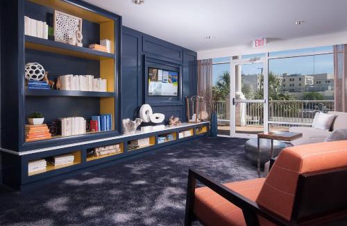 Downtown Charleston Hotel | Courtyard Charleston Waterfront