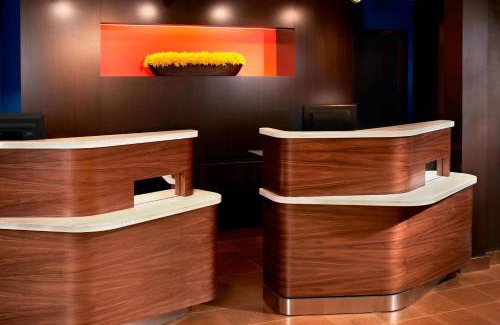 North Olmsted Hotel | Courtyard Cleveland Airport North