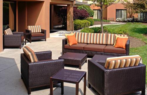 North Olmsted Hotel | Courtyard Cleveland Airport North