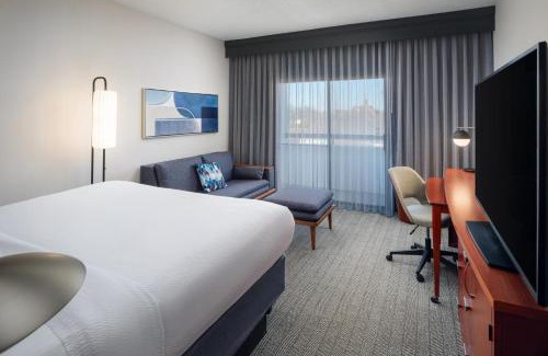 Crosswoods Hotel | Courtyard Columbus Worthington