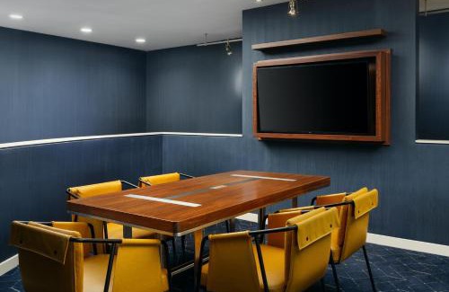 Crosswoods Hotel | Courtyard Columbus Worthington