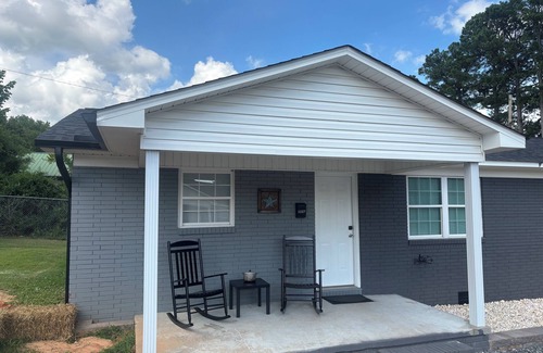 Lincolnton House | Cow Patch - Country Styling with Large Parking located in Town, EV Ready