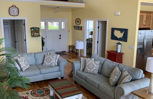 Centre House | Cowan Creek Hideaway on Weiss Lake