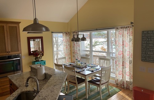 Centre House | Cowan Creek Hideaway on Weiss Lake