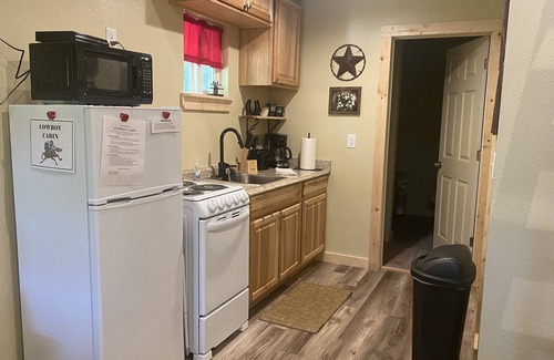 Winslow Cabin | Cowboy Cabin is a quiet place to camp in the woods with the amenities of home.