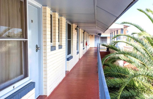 Cowra Hotel | Cowra Motor Inn