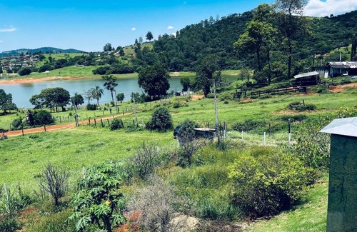 Agua Comprida House | Cozy farm in front of the dam, for water sports and fishing.