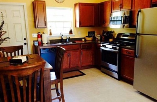 Hollister House | Cozi 101 C Close to Jax, Daytona Beach, St Augustine & Ocala National Forest.