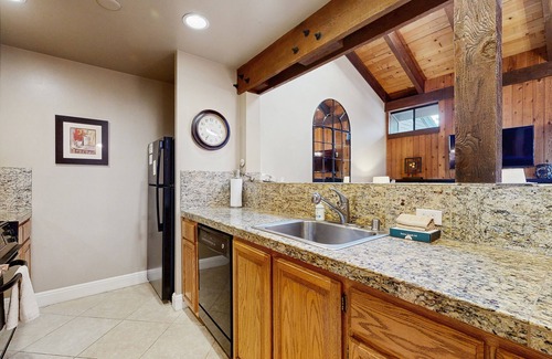 South Lake Tahoe House | Cozie home with a stone fireplace near Ski Run Marina/new mini split a/c