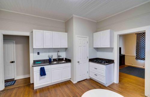 Columbia Apartment | Cozy 1 Bed Historic Elmwood Park-Centennial House