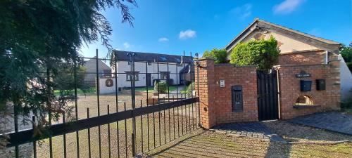 Yaxley House | Cozy 1 bed with countryside views near Peterborough