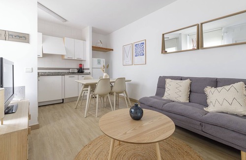 Pedregalejo Apartment | Cozy 1-bedroom apartment on the beach