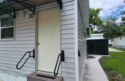 Tampa House | Cozy 1-bedroom mobile home in awesome Tampa with AC