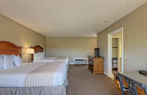 Clayton House | Cozy 1-Bedroom Retreat in Clayton GA with Two Queen Beds- KW 205