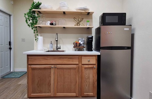 Greater Northdale Apartment | Cozy 1-bedroom studio centrally located in Tampa with WiFi, AC, and Parking.