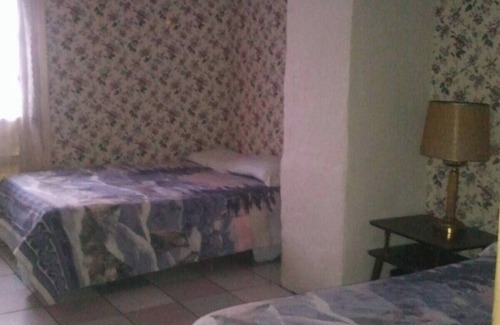 Dillon Cabin | Cozy, 1 room apartment, comm bath remote RUSTIC, hunting/fishing lodge, Grant MT