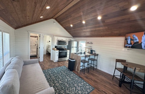 Cullman Cabin | Cozy 101 Cabin 1 bdrm on Smith Lake Located beside Smith Lake Park Boat Ramp