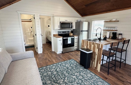 Cullman Cabin | Cozy 102 Cabin 1 bdrm on Smith Lake Located beside Smith Lake Park Boat Ramp