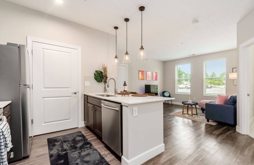 Victorian Village Apartment | Cozy 1bd Apartment near DT, Grant Medical Center, Riverside Methodist Hospital