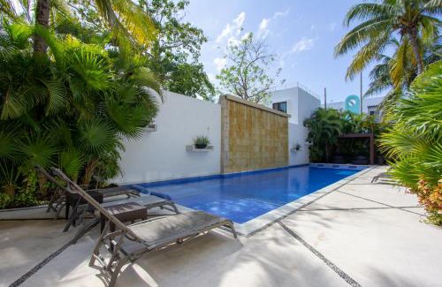 12th Street Apartment | Cozy 1be/1ba on 12 street gym+pool+100mbps internet