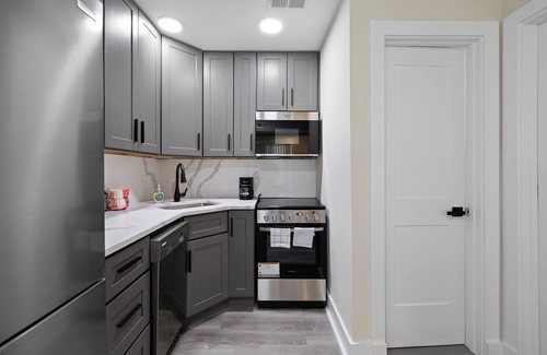 Columbia Heights Apartment | Cozy 1BR Apartment near Metro