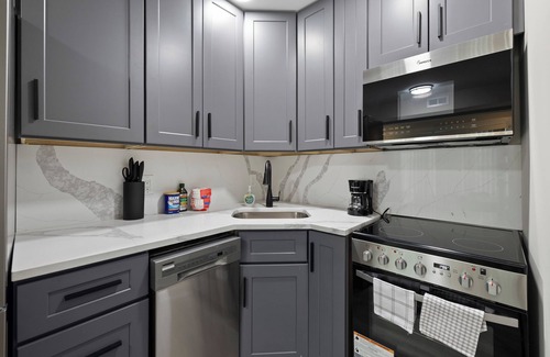 Columbia Heights Apartment | Cozy 1BR Apartment near Metro