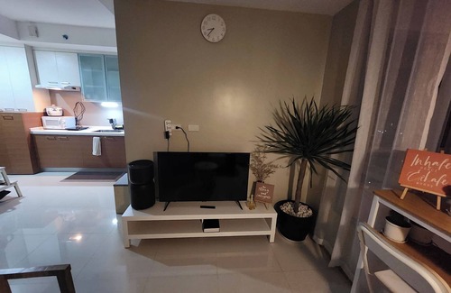 Pasig Condo | Cozy 1BR Condo in Mandaluyong City with City Skyline View