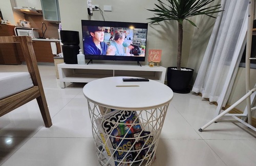 Pasig Condo | Cozy 1BR Condo in Mandaluyong City with City Skyline View
