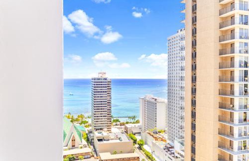 Waikiki Apartment | Cozy 1BR Ocean View Condo, Near Beach with Parking