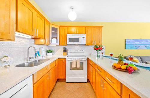 Waikiki Apartment | Cozy 1BR Ocean View Condo, Near Beach with Parking