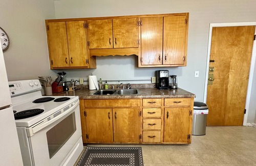 Beech Grove Apartment | Cozy 1BR on Main St 10 min to Indy